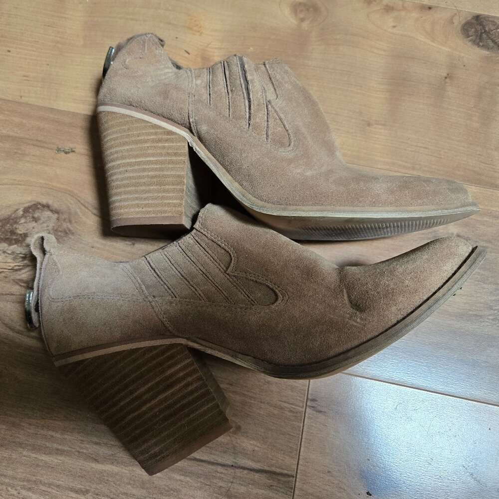 Chinese Laundry boot